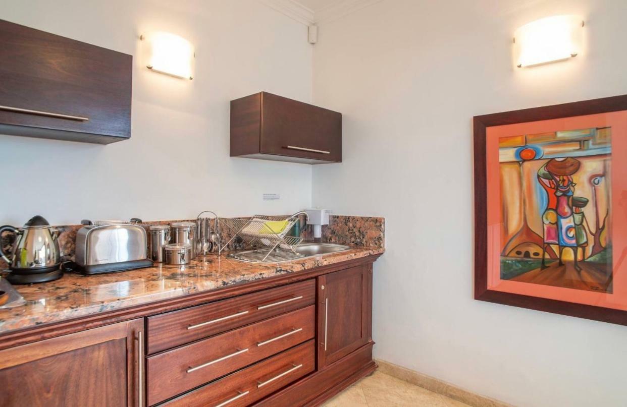 Bantry Beach Luxury Suites Кейптаун Екстериор снимка