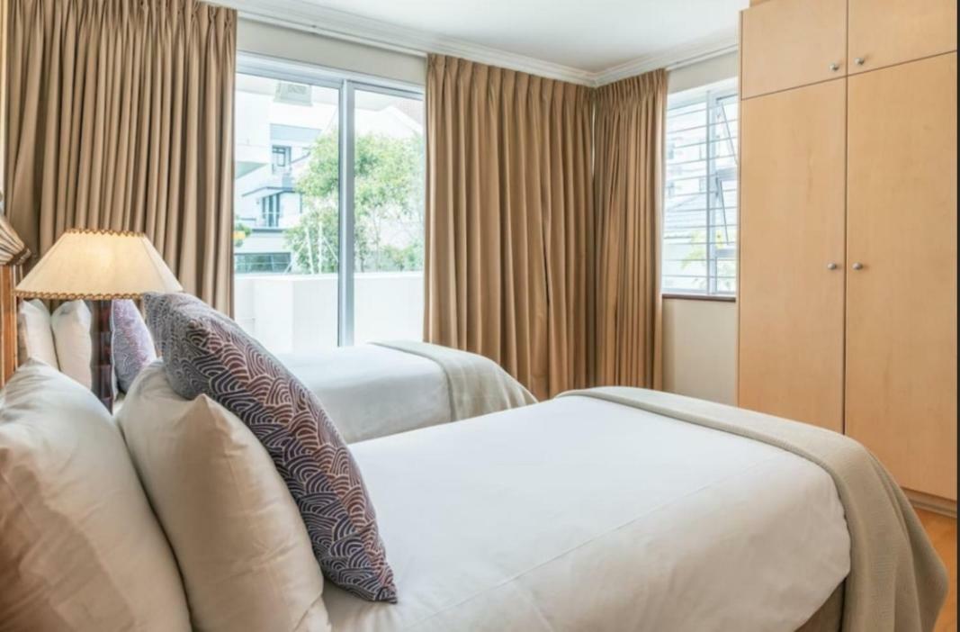 Bantry Beach Luxury Suites Кейптаун Екстериор снимка