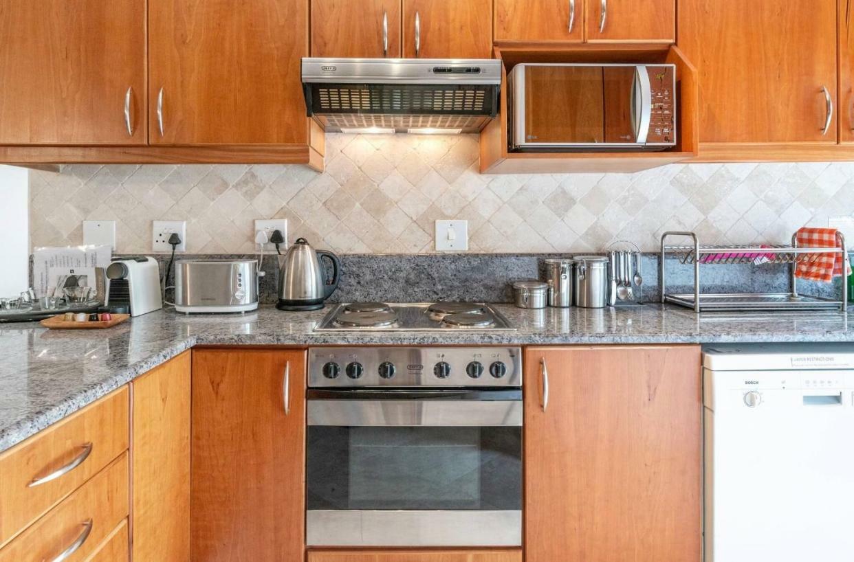 Bantry Beach Luxury Suites Кейптаун Екстериор снимка