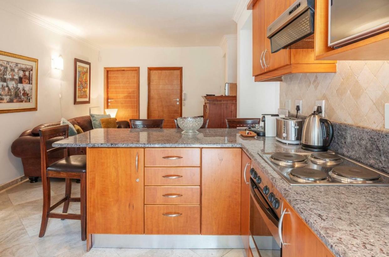 Bantry Beach Luxury Suites Кейптаун Екстериор снимка